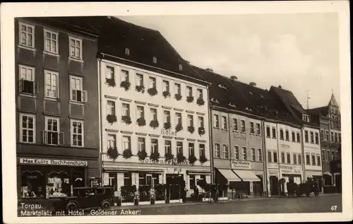 Ak Torgau an der Elbe, Marktplatz, Hotel Goldener Anker, Buchhandlung Max Eulitz