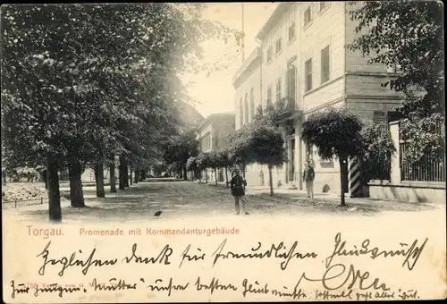 Ak Torgau an der Elbe Nordsachsen, Promenade mit Kommandantur Gebäude