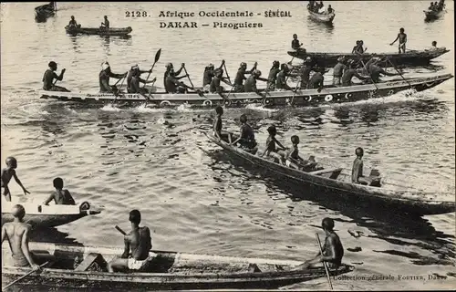 Ak Dakar Senegal, Piroguiers a la riviere