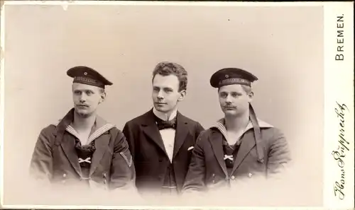 CdV Deutsche Seeleute in Uniform, Kaiserliche Marine, Portrait, Mann im Frack