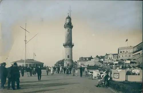 Foto Ak Ostseebad Warnemünde Rostock, Leuchtturm, Promenade