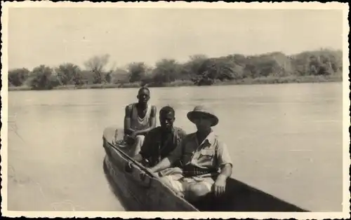 Foto Guinea, Einheimische im Ruderboot