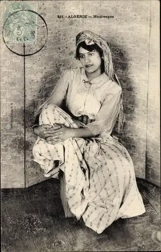 Ak Algerien, Mauresque, Frau in Tracht, Portrait