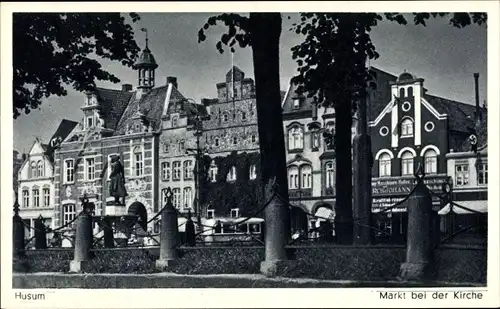 Ak Husum, Markt bei der Kirche