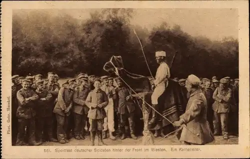 Ak Sportfest deutscher Soldaten hinter der Front im Westen, Kamelreiter, 1. WK