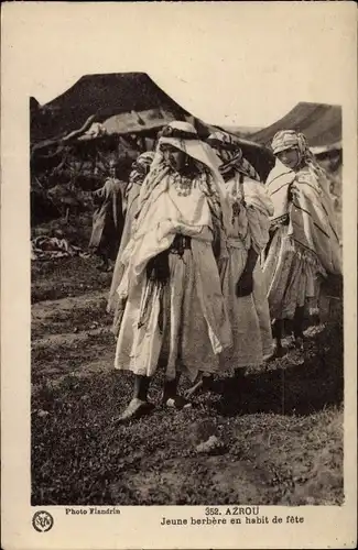 Ak Azrou Marokko, Jeune berbere en habit de fete, Maghreb