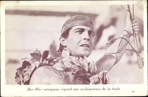 Ak Filmszene Ben Hur, vainqueur repond aux acclamations de la foule