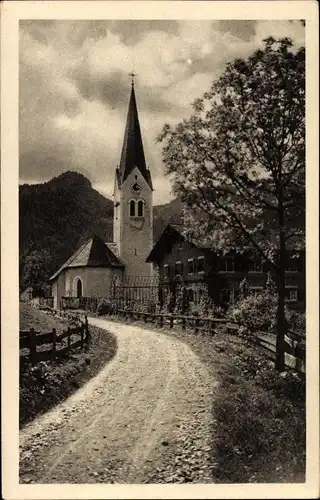 Ak Tiefenbach Oberstdorf im Oberallgäu, Straßenpartie mit Kirche