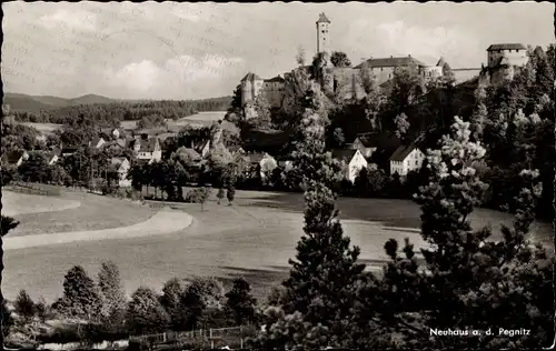 Ak Neuhaus an der Pegnitz Mittelfranken, Gesamtansicht mit Burg Veldenstein