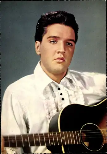 Ak Schauspieler und Sänger Elvis Presley, Portrait, Gitarre