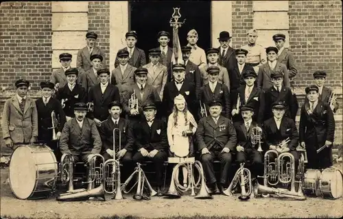 Foto Ak Frankreich, Orchester, Gruppenbild mit Musikinstrumenten