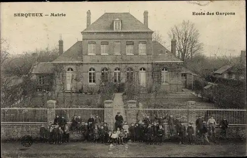 Ak Serqueux Seine Maritime, Mairie, Ecole des Garcons