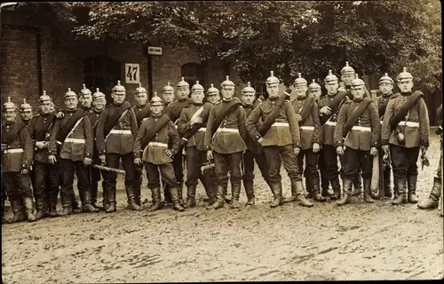 Foto Ak Deutsche Soldaten in Uniform, Gruppenbild, Lockstedter Lager 1911, Baracke 47