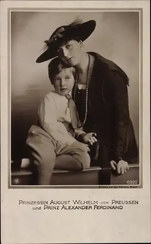 Ak Alexandra Viktoria von Schleswig-Holstein-Sonderburg-Glücksburg, Prinzessin August Wilhelm, Sohn