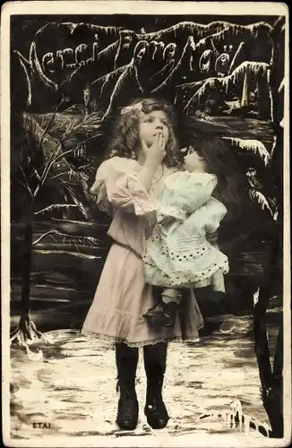 Ak Merci Pere Noel, Kinderportrait, Kleines Mädchen im Spitzenkleid mit Puppe