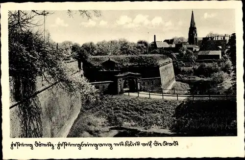 Ak Dömitz an der Elbe, Festungseingang mit Blick auf die Stadt