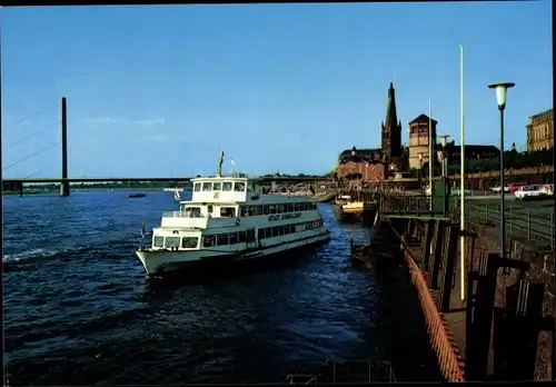 Ak Düsseldorf am Rhein, Rheinufer mit altem Schlossturm und Oberkasseler Brücke