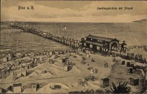 Ak Seebad Binz auf Rügen, Landungsbrücke mit Strand