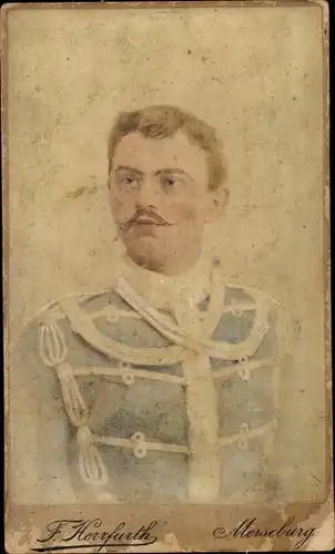 Foto Deutscher Soldat in Uniform, Husar, Portrait