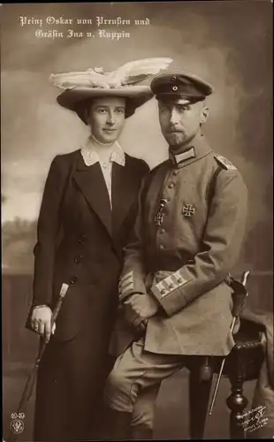 Ak Oskar Prinz von Preußen, Ina Marie von Bassewitz, Portrait, Uniform