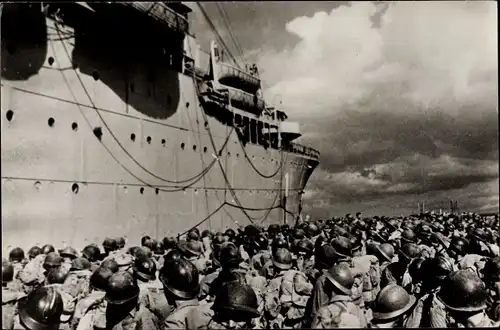 Ak De Sienne a Belfort, 1944, golfe de Tarente, troupes francaises s'embarquent pour la France