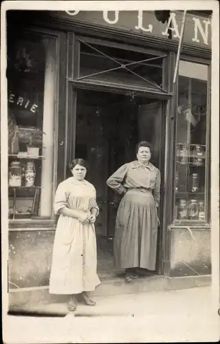 Foto Ak Frankreich, Boulangerie, Bäckerei, Schaufenster, Frauen