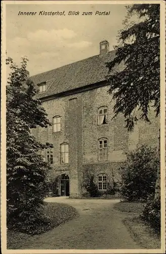 Ak Cismar Grömitz in Holstein, Landesjugendheim im alten Kloster, innerer Klosterhof