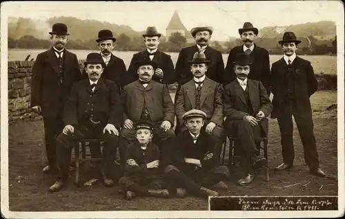 Foto Ak Hamburg Altona Blankenese, Gruppenbild, Männer, Jungen