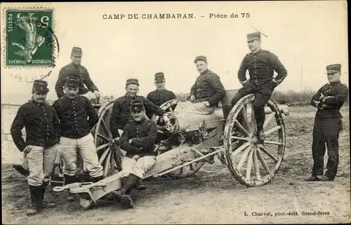 Ak Chambaran Isere, Piece de 75, Französische Soldaten in Uniformen