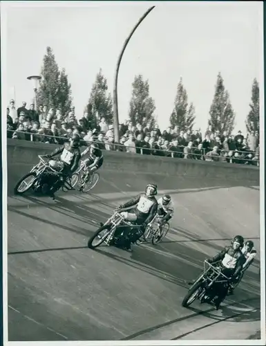 Foto Radrennsport, Bahnradfahrer, Steherrennen, Motorräder, Berlin