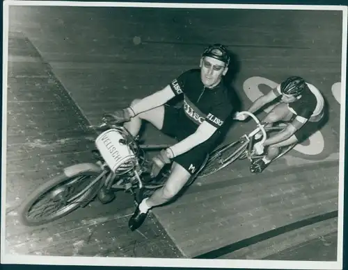 Foto Radrennsport, Radrennbahn, Steherrennen, Schrittmacher Motorrad Velisch, Berlin