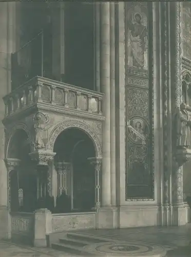 Foto Innenansicht eines Doms, Ehrenloge