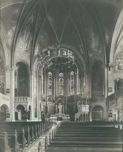 Foto Innenansicht eines Doms, Altar, Kanzel