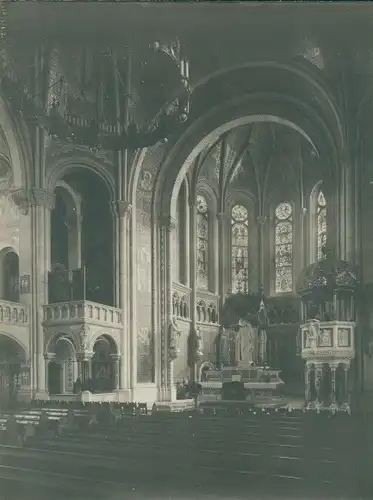Foto Innenansicht eines Doms, Altar, Kanzel, Ehrenloge