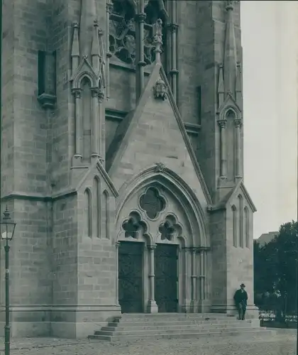 Foto Partie an einem Dom, Portal