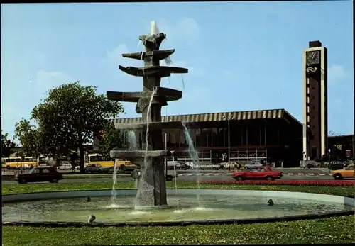 Ak Venlo Limburg Niederlande, Station, Bahnhof, Springbrunnen