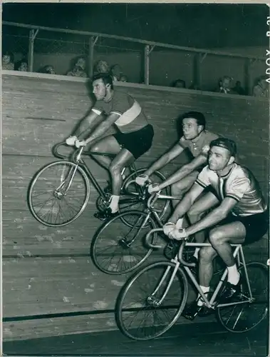 Foto Radrennsport, Bahnradfahrer, Radrennbahn, Berlin