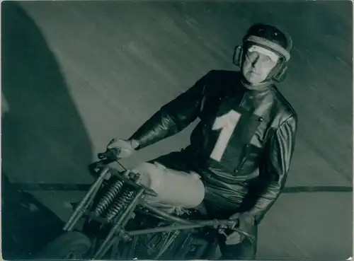 Foto Radrennsport, Radrennbahn, Steherrennen, Schrittmacher Motorradfahrer 1, Berlin Schöneberg 1961