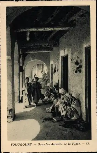 Ak Touggourt Algerien, Sous les Aecades de la Place
