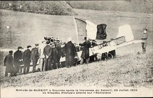 Ak Arrivee de Bleriot a Douvres apres la traversee du Detroit 1909, Aeroplane