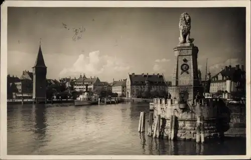 Ak Lindau am Bodensee Schwaben, Hafenpartie mit Löwenstatue