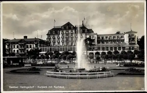 Ak Ostseebad Heringsdorf auf Usedom, Kurpark mit Kurhaus, Springbrunnen