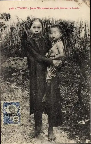 Ak Tonkin Vietnam, Jeune fille portant son petit frere sur la hanche