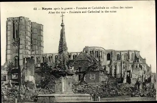 Ak Noyon Oise, Apres la Guerre, Fontaine et Cathedrale, Kriegszerstörungen, I. WK