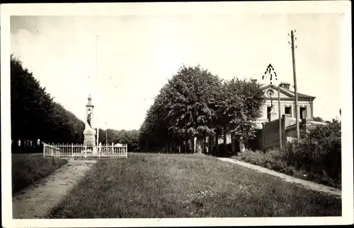 Ak Saint Omer en Chaussée Oise, La Place Marcel et Francois Pelletier