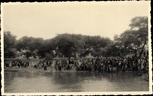 Foto Afrika, Einheimische am Ufer, Wasserpartie