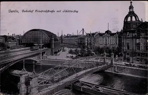 Ak Berlin Mitte, Blick auf Bahnhof Friedrichstraße mit Schlütersteg, Flusspartie