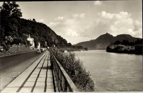 Ak Rolandseck Remagen am Rhein, Straßenpartie mit Blick auf den Drachenfels