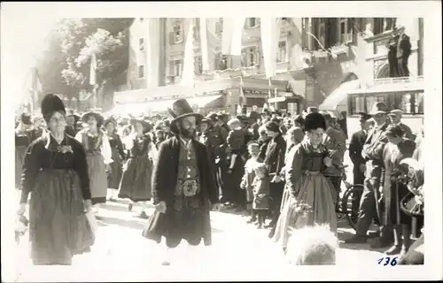 Foto Ak Innsbruck in Tirol, Festumzug in Tracht