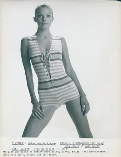 Foto Tiktiner, Balkan, Model in gestreiftem Badeanzug, Reklame